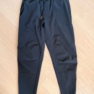 Nike
Men's Unlimited Dri-FIT Tapered Leg Versatile Pant